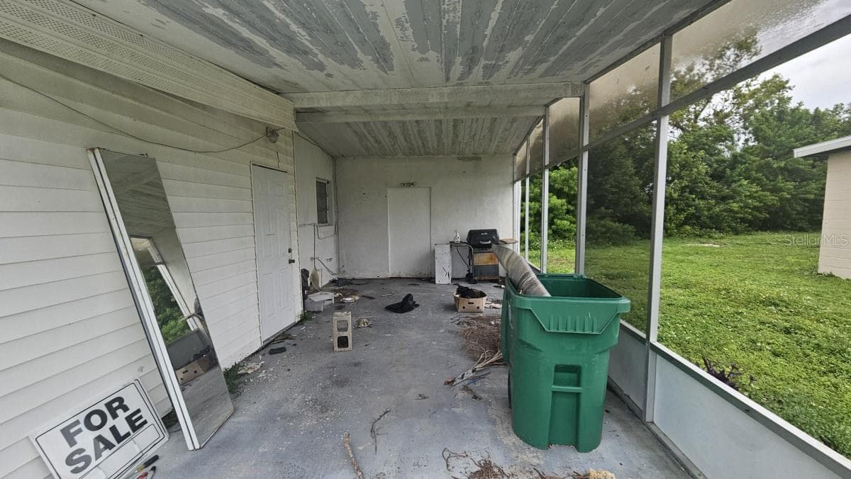 Single Family Residence at 22002 HERNANDO AVE, PORT CHARLOTTE, photo 4 of 12