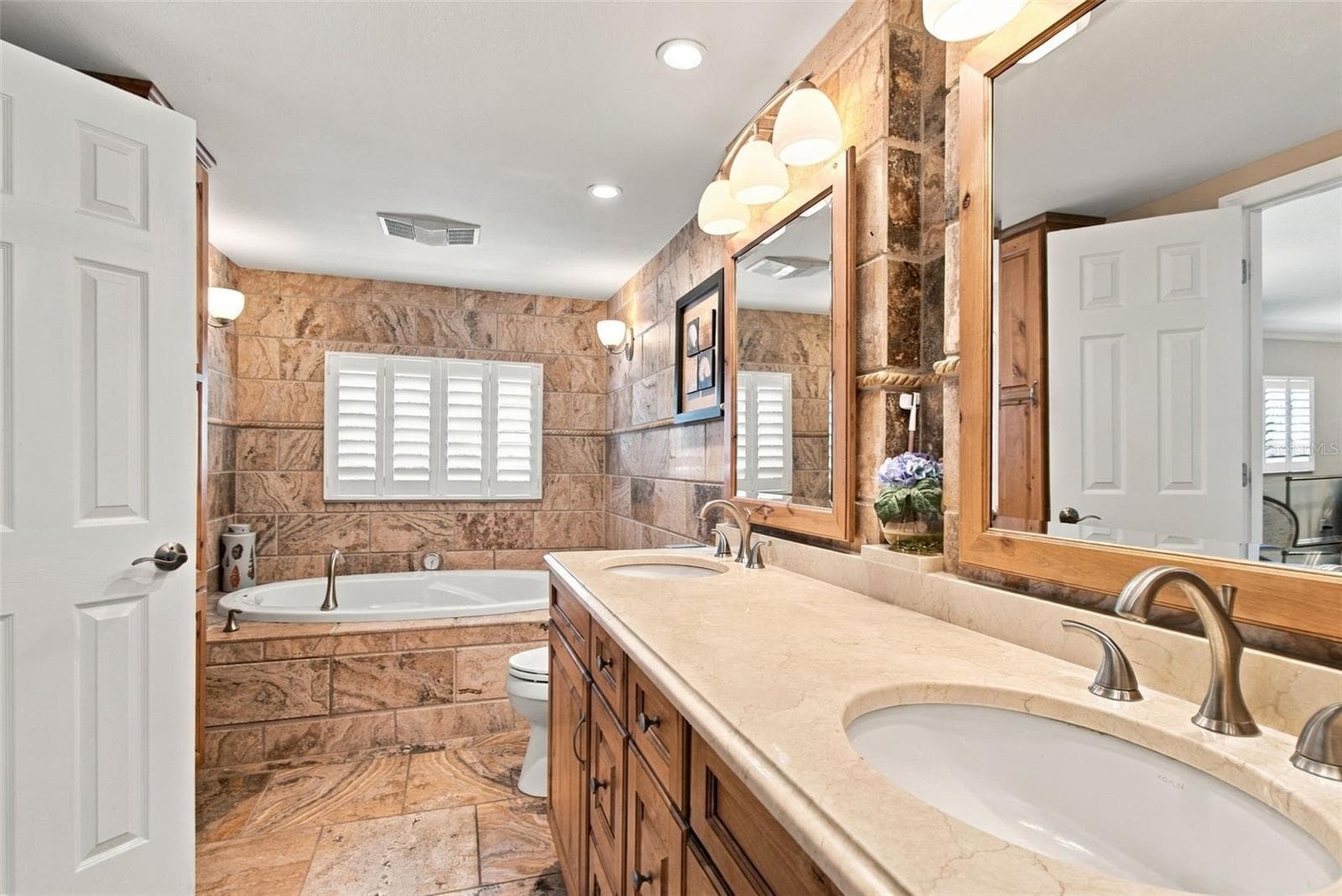 Single Family Residence at 707 SNUG IS, CLEARWATER BEACH, photo 50 of 85