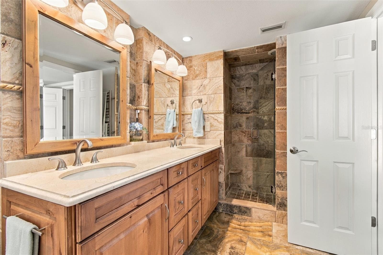 Single Family Residence at 707 SNUG IS, CLEARWATER BEACH, photo 52 of 85
