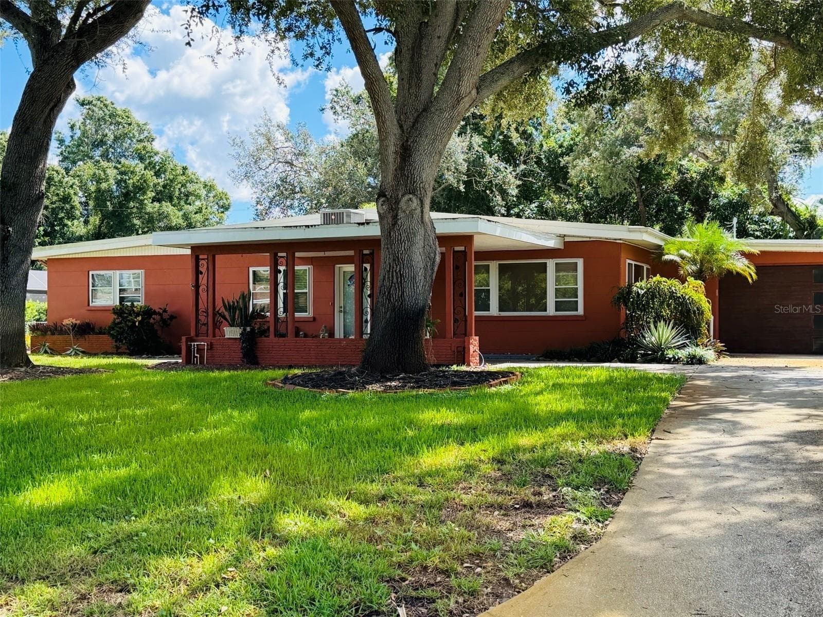Single Family Residence at 126 HOLLY AVE, SARASOTA, photo 2 of 41