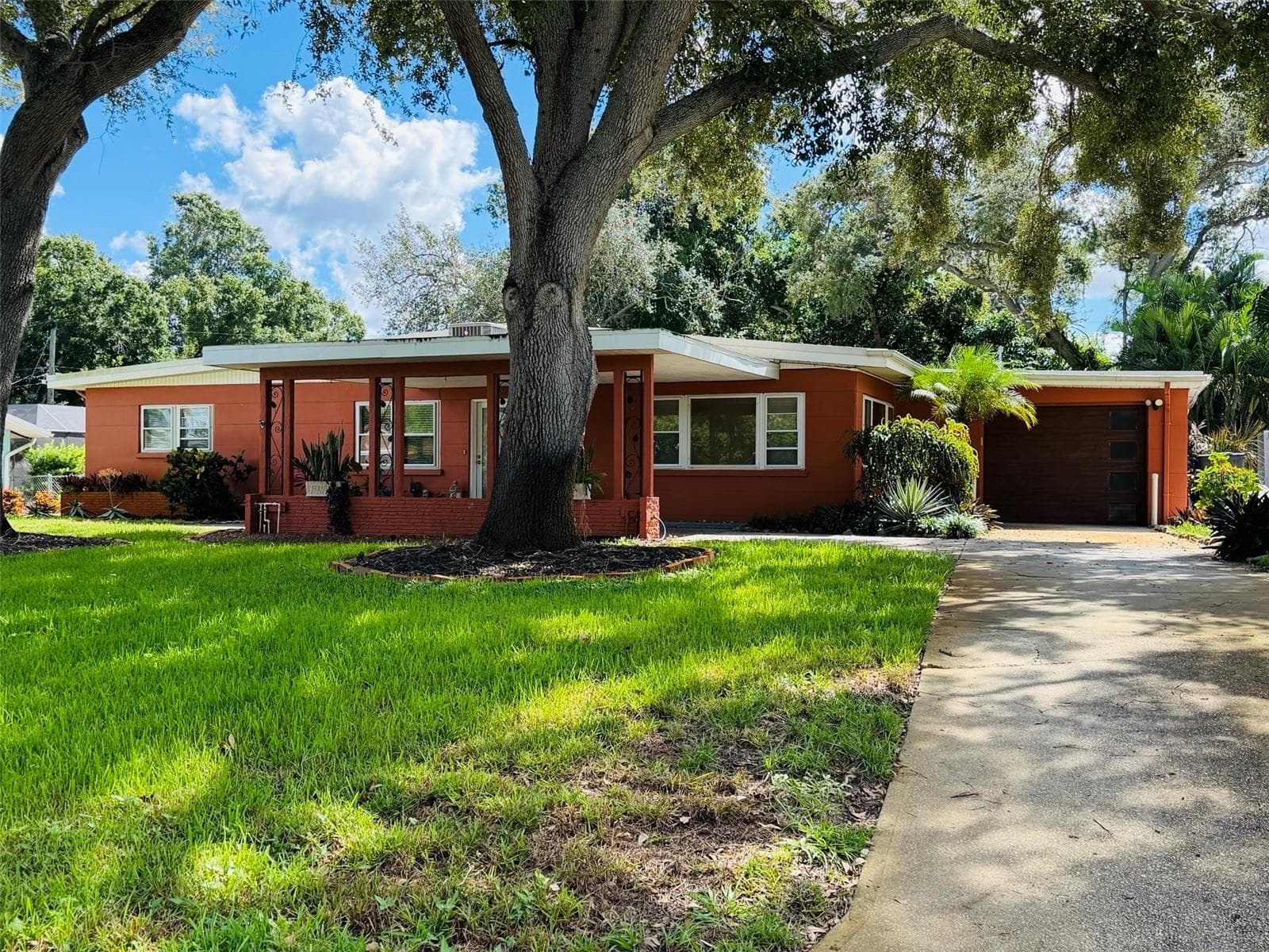 Single Family Residence at 126 HOLLY AVE, SARASOTA, photo 5 of 41