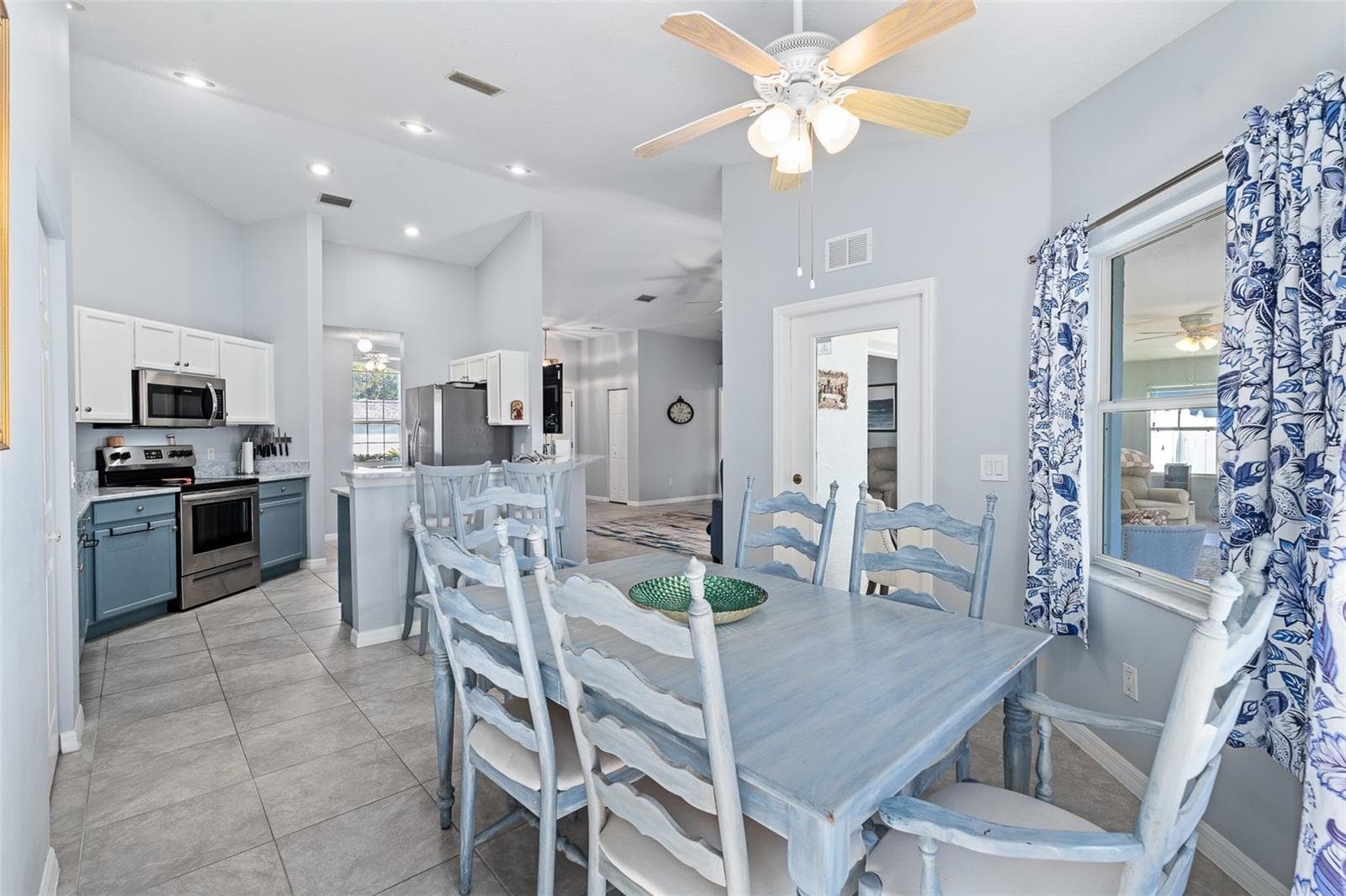 Single Family Residence at 16 WHITE DOVE LN, PALM COAST, photo 14 of 50