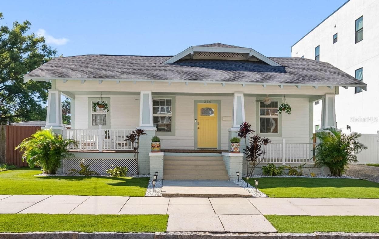 210 W EUCLID AVE