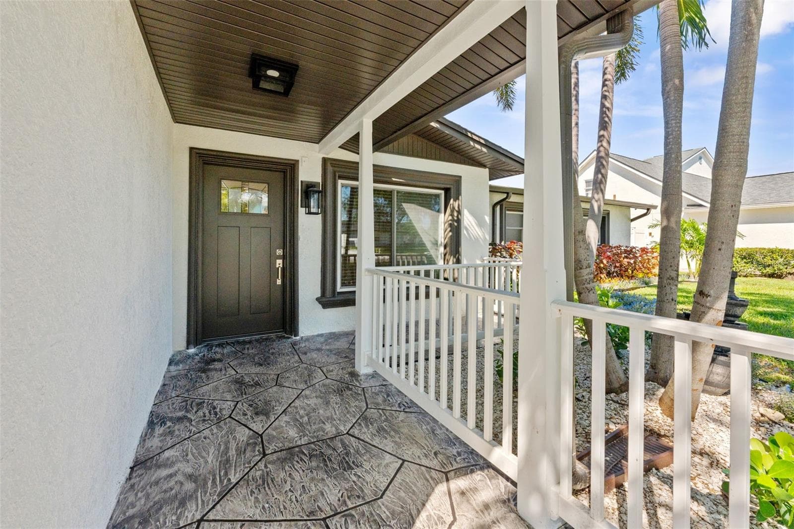 Single Family Residence at 3912 FONTAINEBLEAU DR, TAMPA, photo 3 of 74