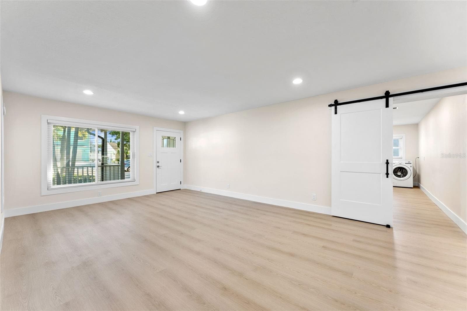 Single Family Residence at 3912 FONTAINEBLEAU DR, TAMPA, photo 7 of 74