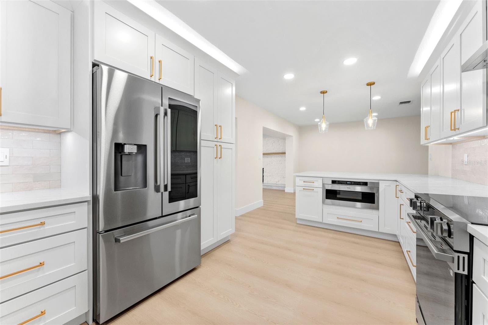 Single Family Residence at 3912 FONTAINEBLEAU DR, TAMPA, photo 15 of 74