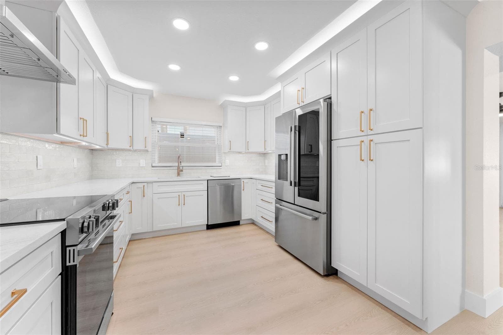 Single Family Residence at 3912 FONTAINEBLEAU DR, TAMPA, photo 16 of 74