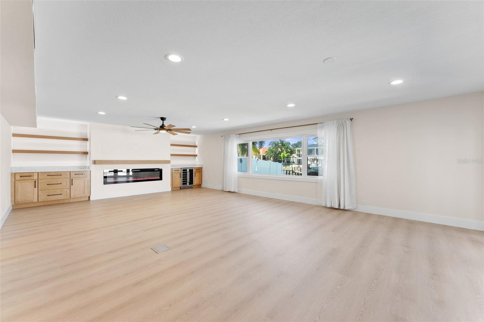 Single Family Residence at 3912 FONTAINEBLEAU DR, TAMPA, photo 19 of 74