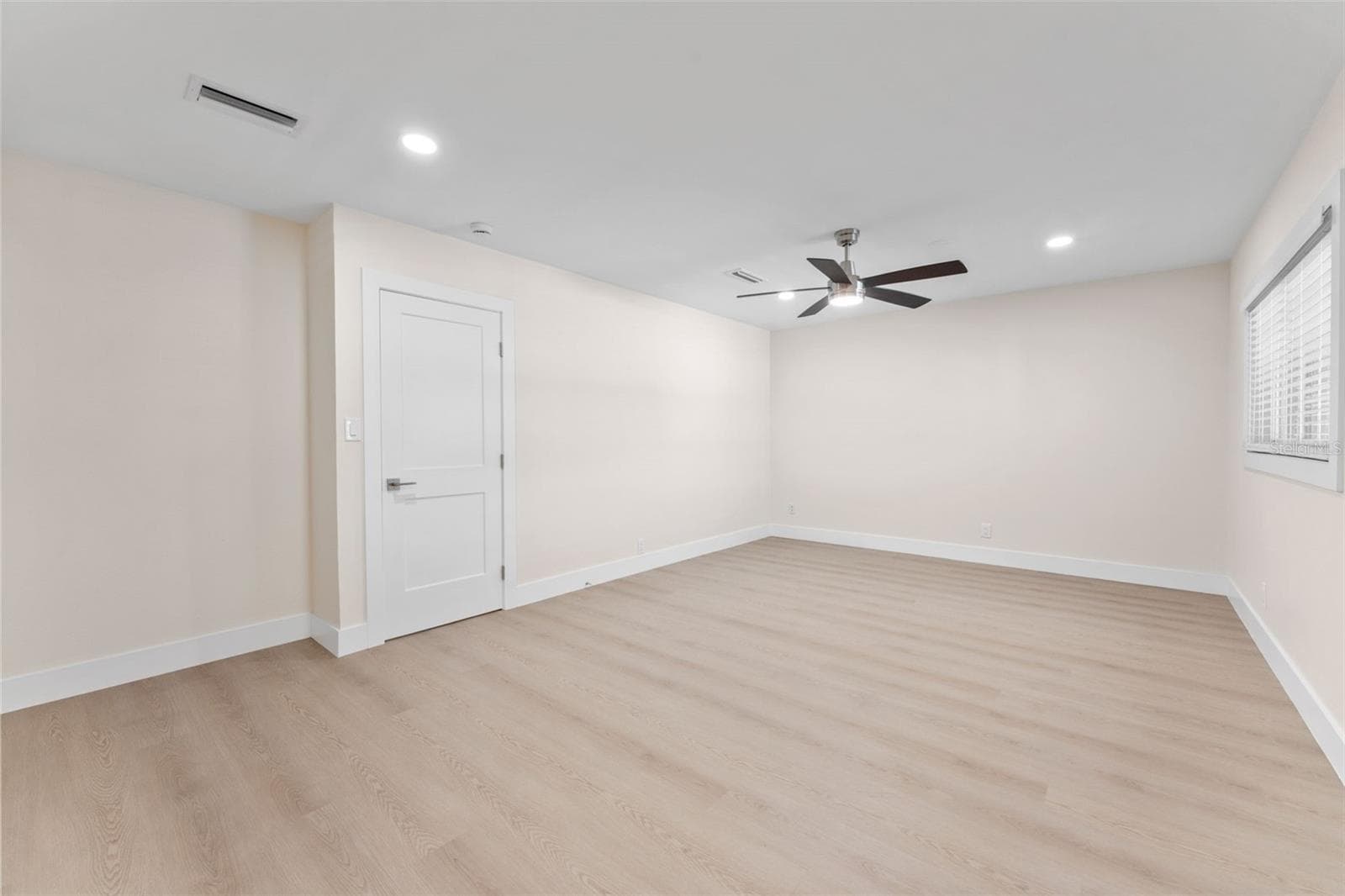 Single Family Residence at 3912 FONTAINEBLEAU DR, TAMPA, photo 28 of 74