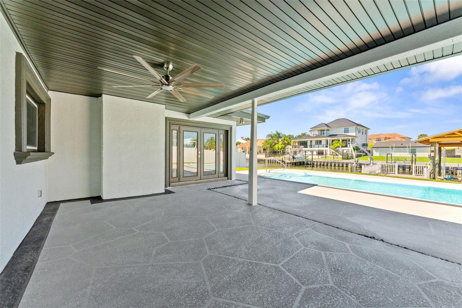Single Family Residence at 3912 FONTAINEBLEAU DR, TAMPA, photo 49 of 74