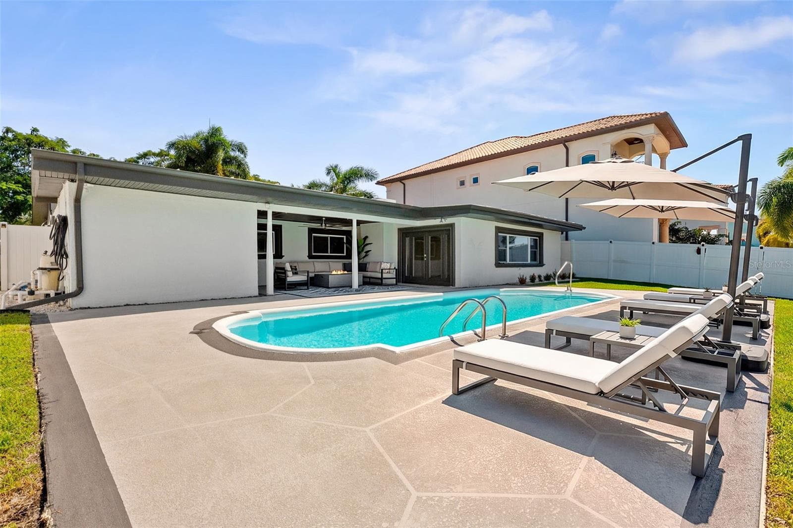 Single Family Residence at 3912 FONTAINEBLEAU DR, TAMPA, photo 53 of 74