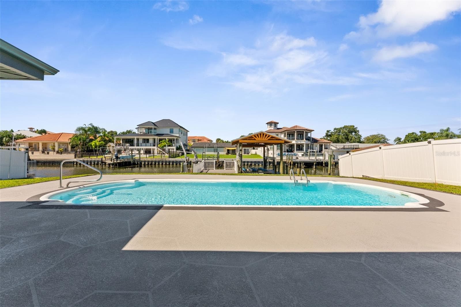 Single Family Residence at 3912 FONTAINEBLEAU DR, TAMPA, photo 54 of 74