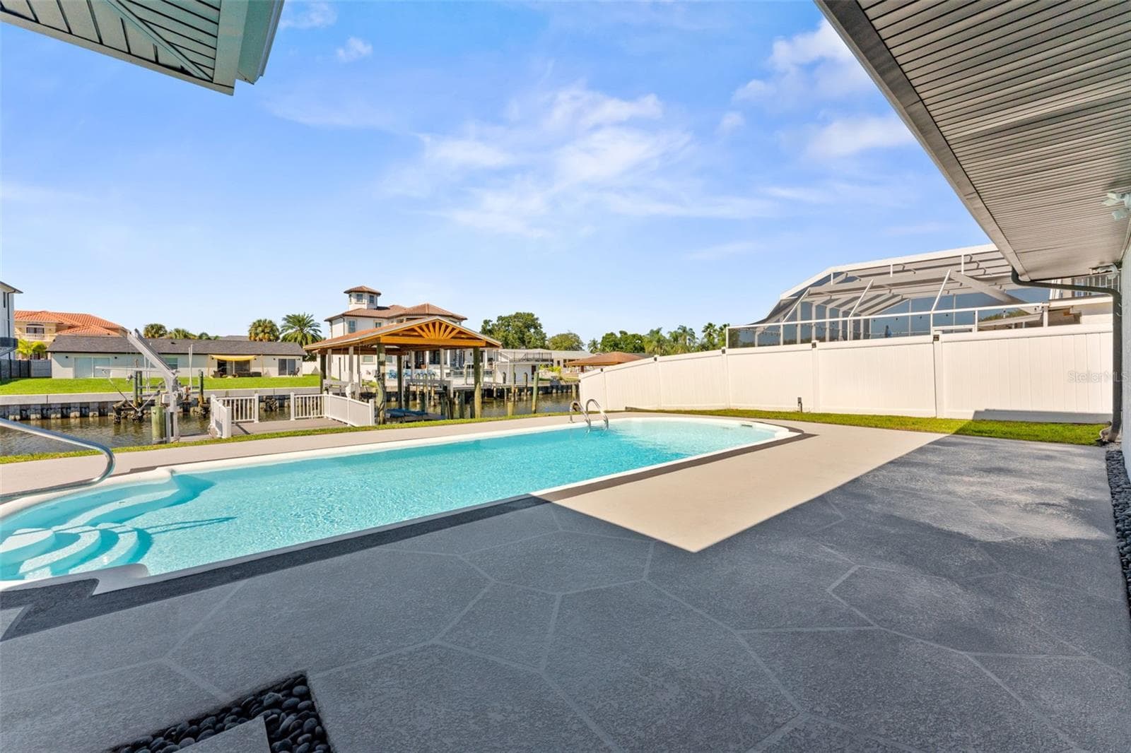 Single Family Residence at 3912 FONTAINEBLEAU DR, TAMPA, photo 55 of 74