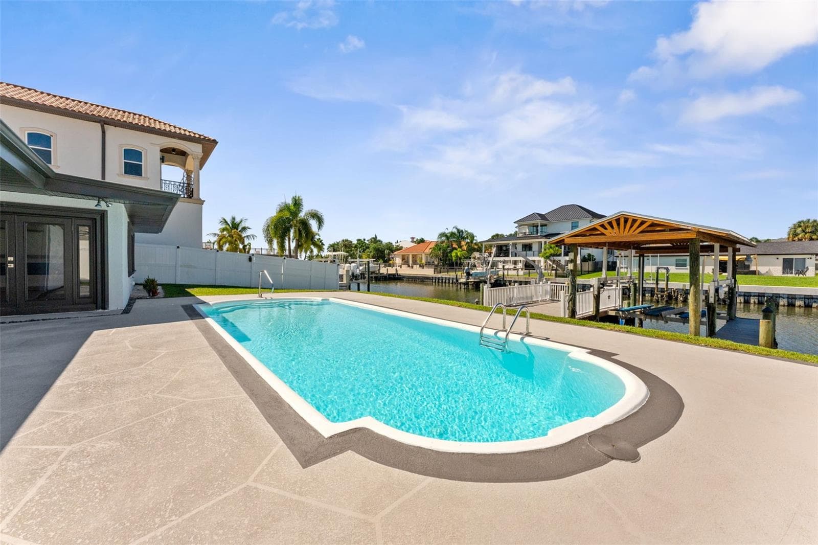 Single Family Residence at 3912 FONTAINEBLEAU DR, TAMPA, photo 56 of 74