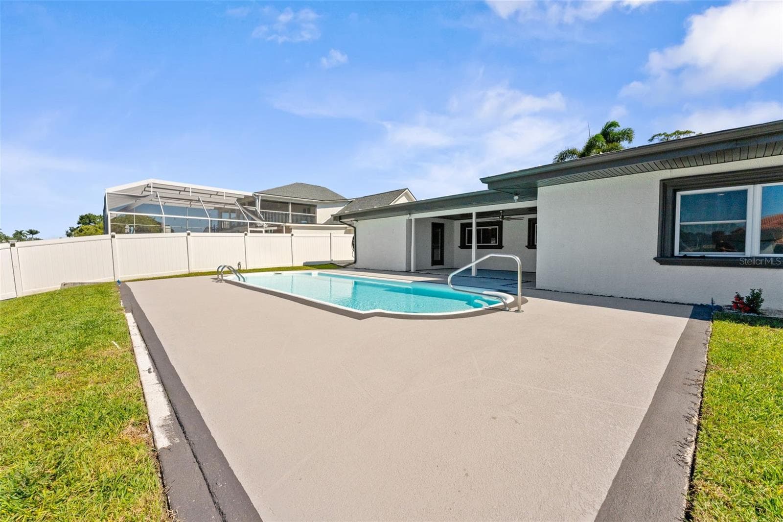 Single Family Residence at 3912 FONTAINEBLEAU DR, TAMPA, photo 58 of 74