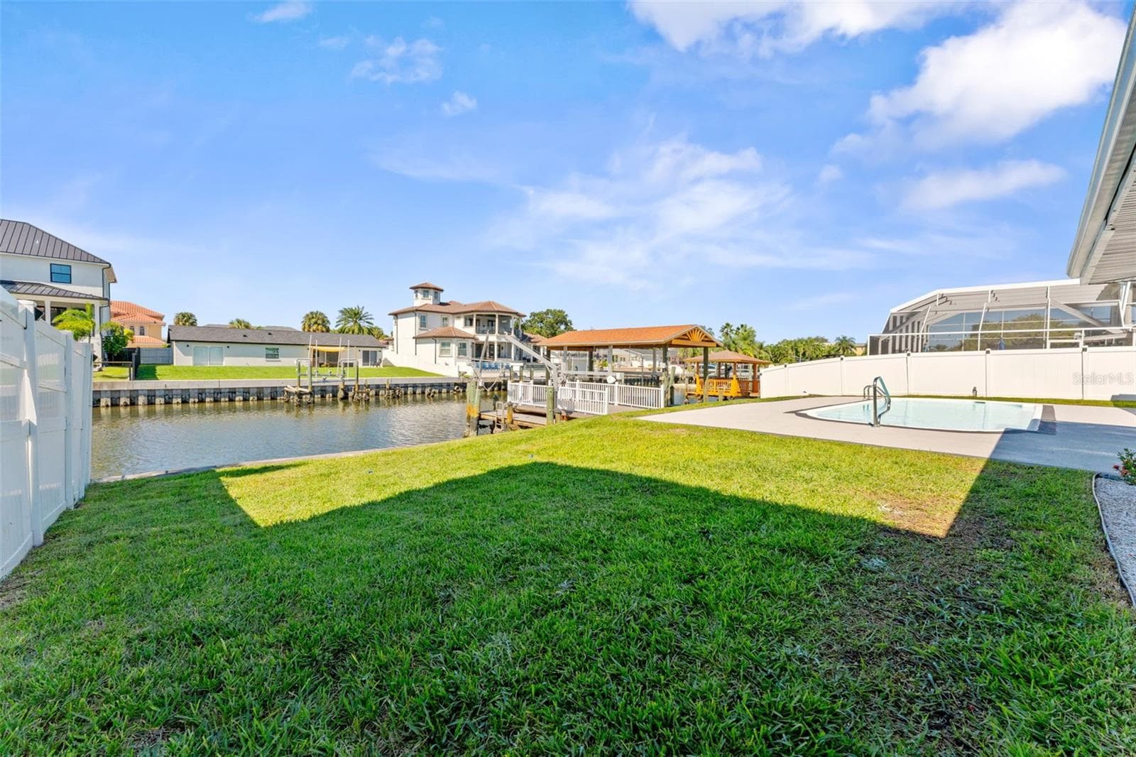 Single Family Residence at 3912 FONTAINEBLEAU DR, TAMPA, photo 59 of 74