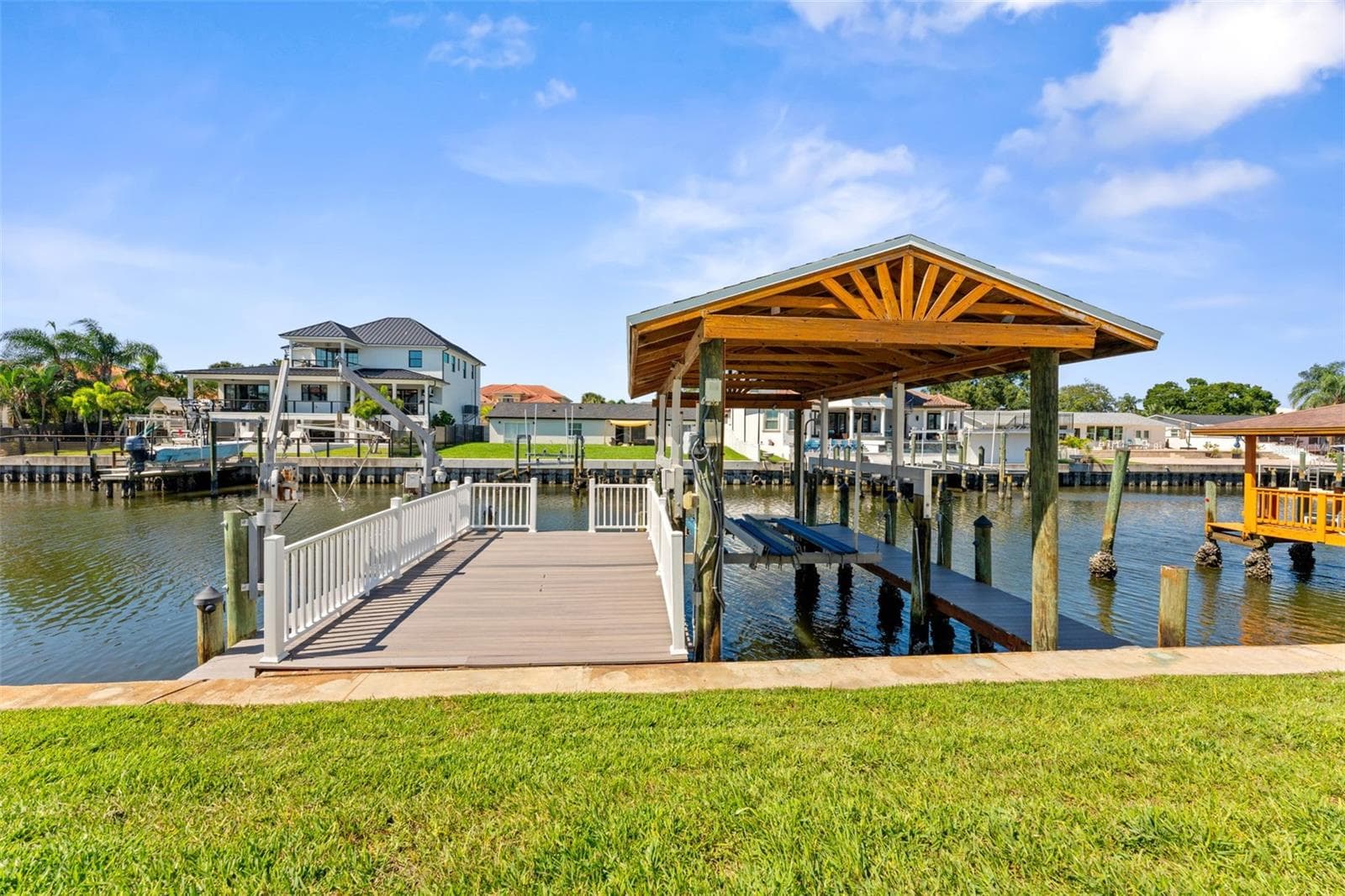 Single Family Residence at 3912 FONTAINEBLEAU DR, TAMPA, photo 61 of 74
