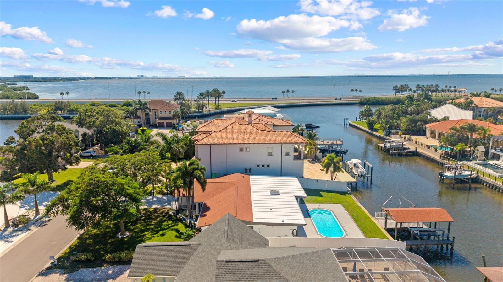 Single Family Residence at 3912 FONTAINEBLEAU DR, TAMPA, photo 68 of 74