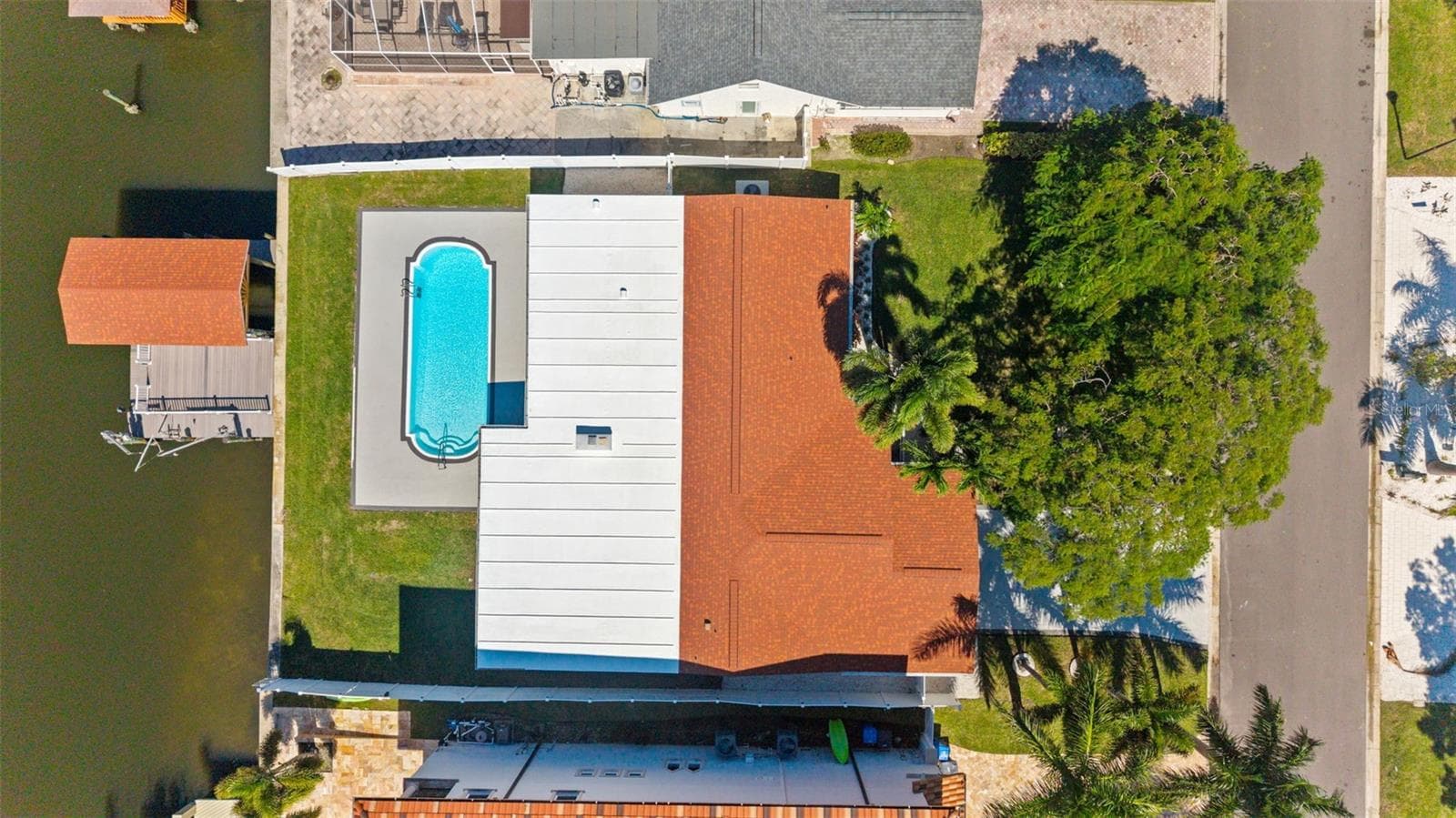Single Family Residence at 3912 FONTAINEBLEAU DR, TAMPA, photo 72 of 74