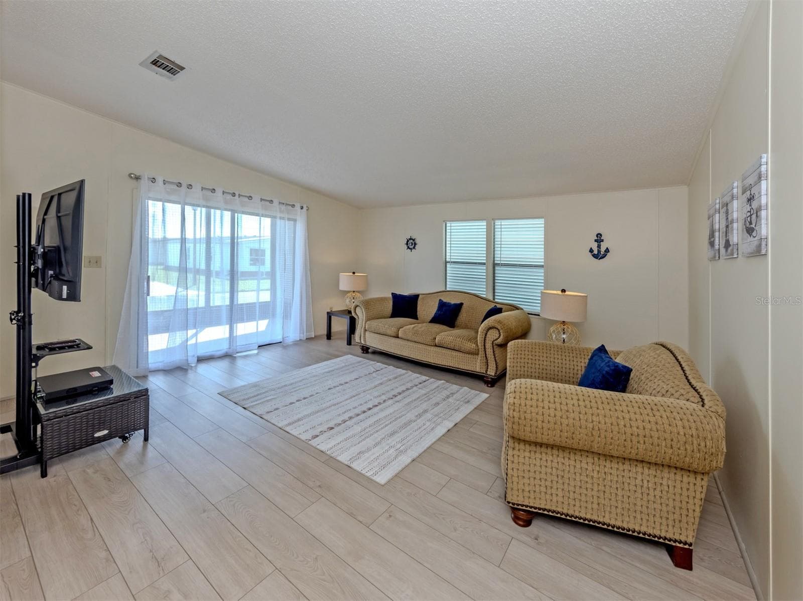 Living Room - 339 OUTRIGGER PL, NORTH PORT
