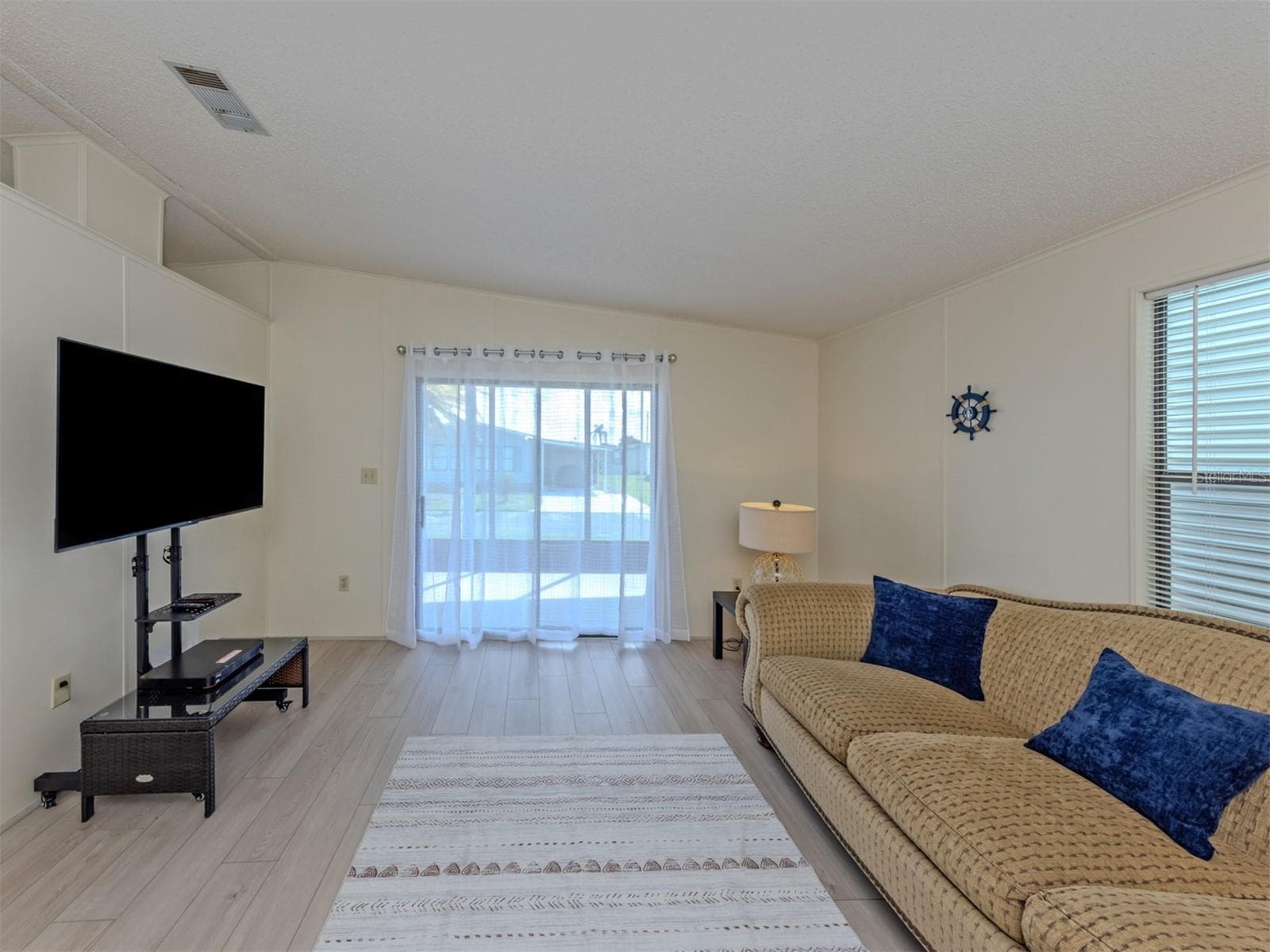 Living Room - 339 OUTRIGGER PL, NORTH PORT