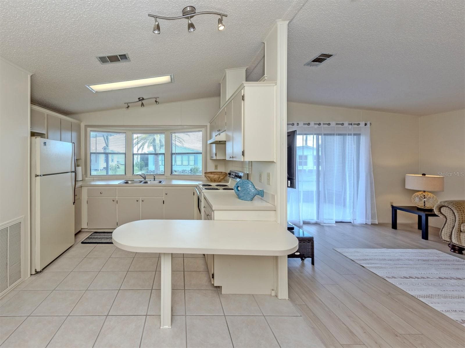Kitchen - 339 OUTRIGGER PL, NORTH PORT