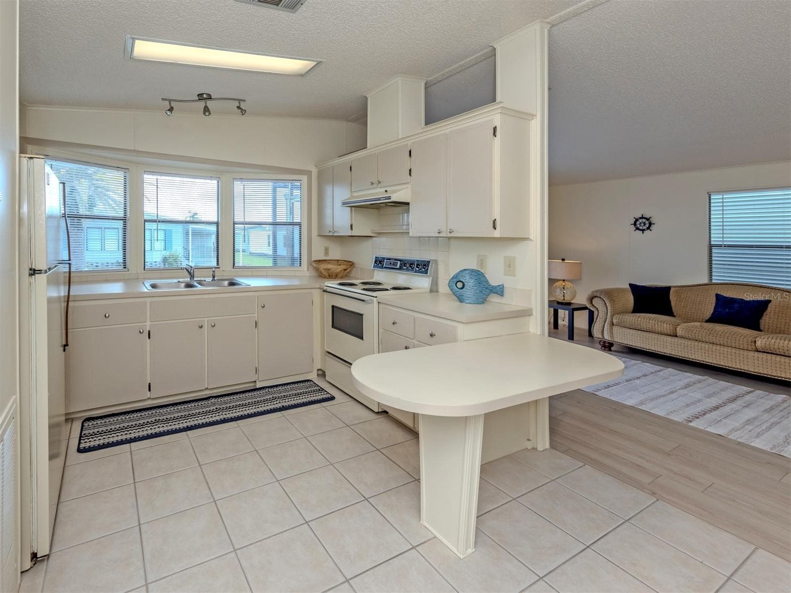 Kitchen - 339 OUTRIGGER PL, NORTH PORT