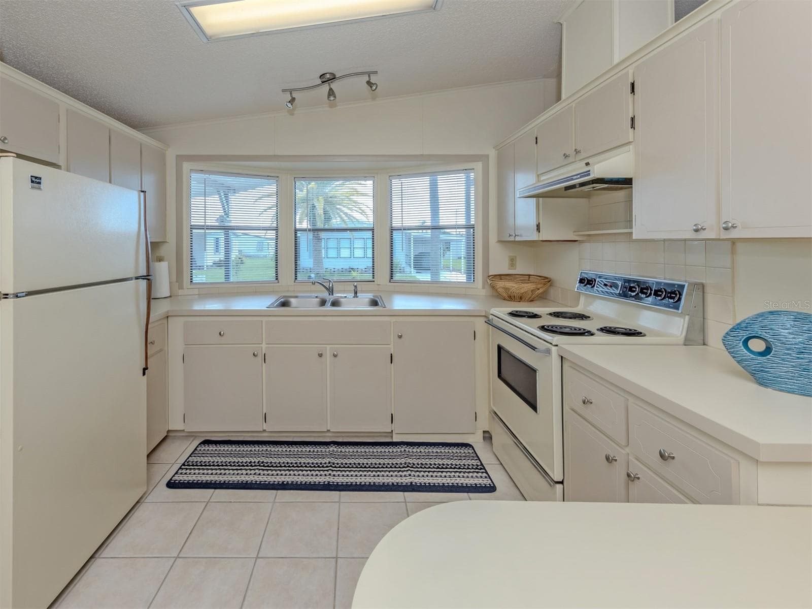 Kitchen - 339 OUTRIGGER PL, NORTH PORT