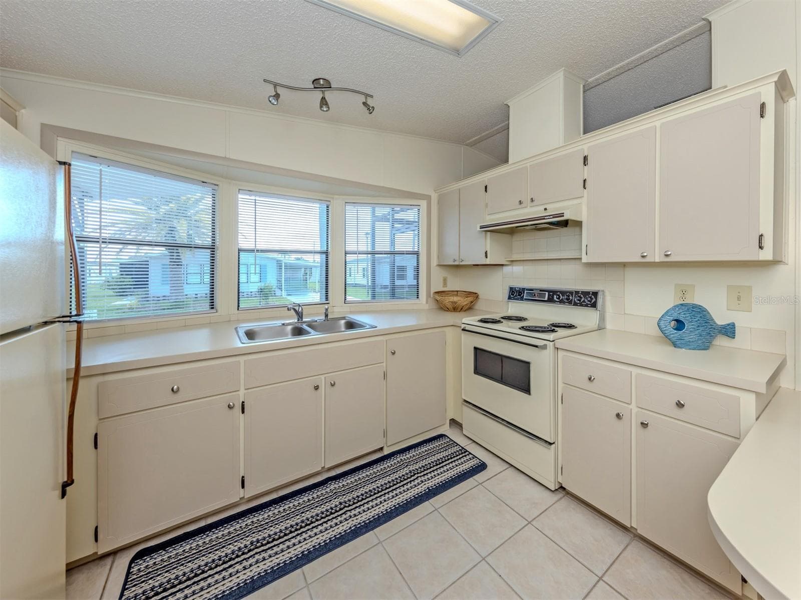 Kitchen - 339 OUTRIGGER PL, NORTH PORT