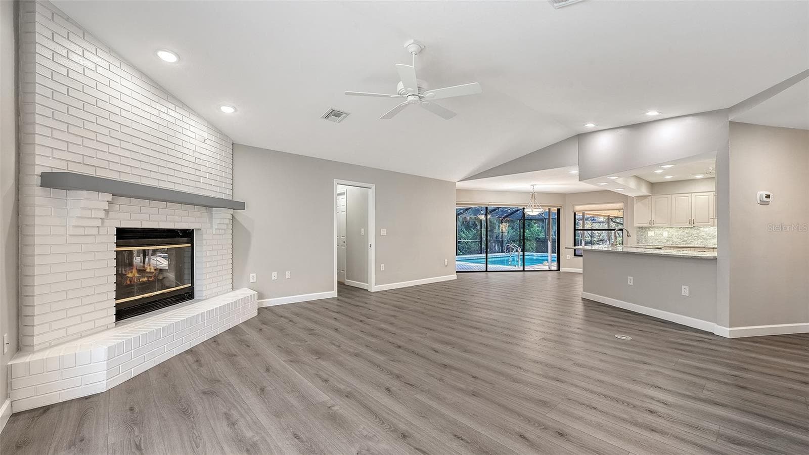 Single Family Residence at 4409 OAK VIEW DR, SARASOTA, photo 15 of 85