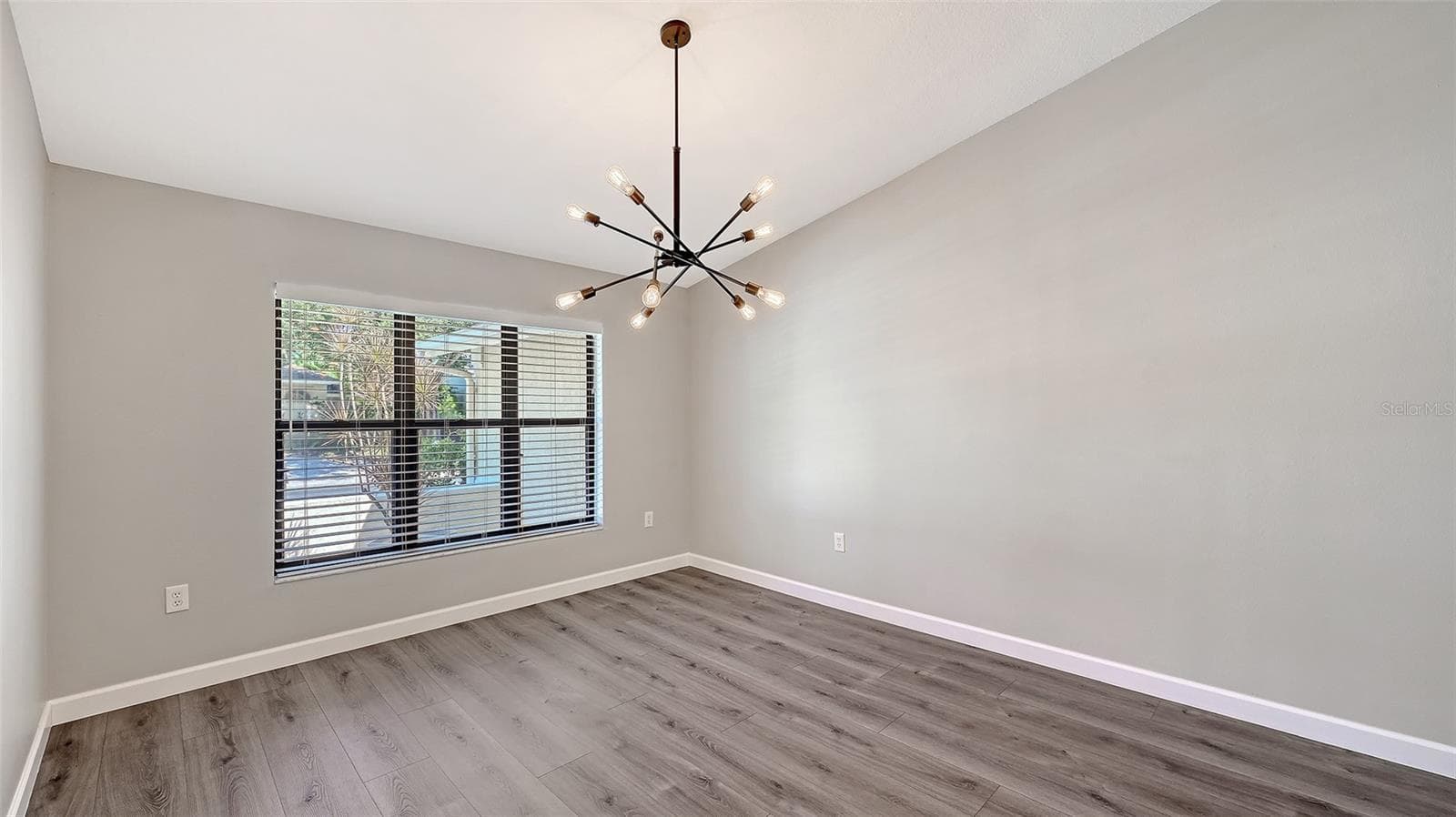 Single Family Residence at 4409 OAK VIEW DR, SARASOTA, photo 17 of 85