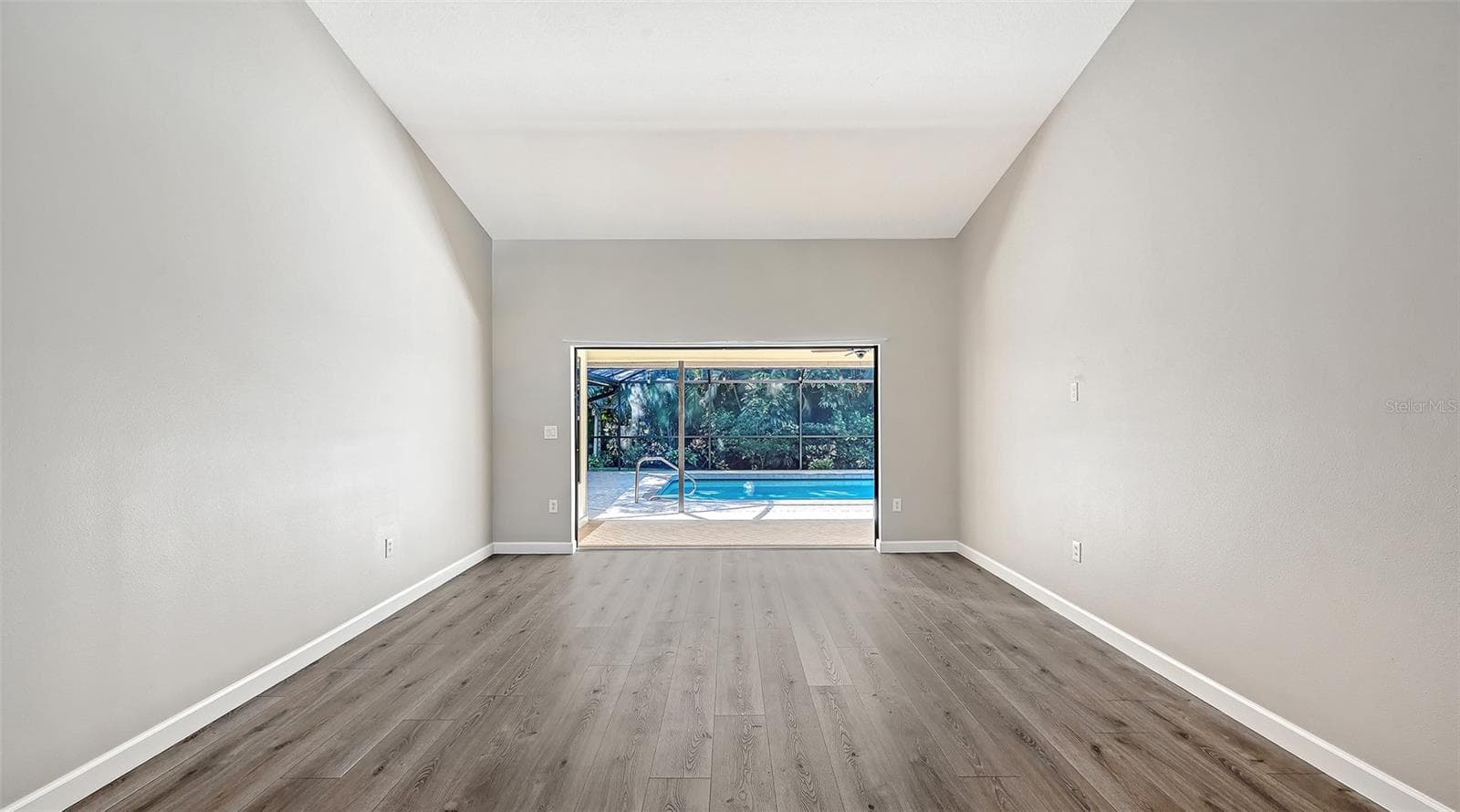 Single Family Residence at 4409 OAK VIEW DR, SARASOTA, photo 21 of 85