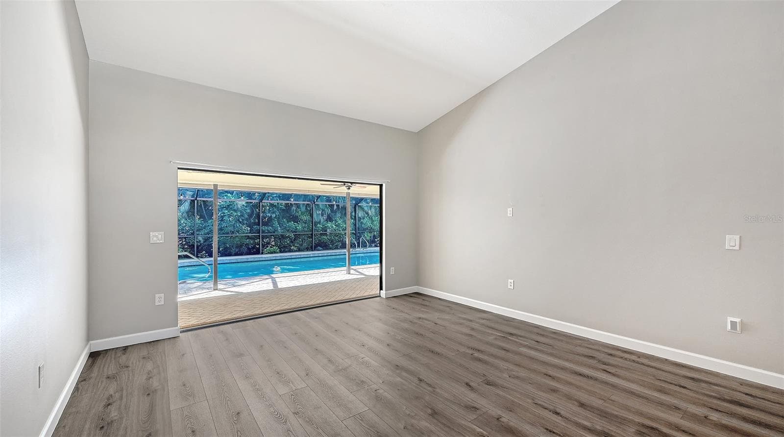 Single Family Residence at 4409 OAK VIEW DR, SARASOTA, photo 23 of 85