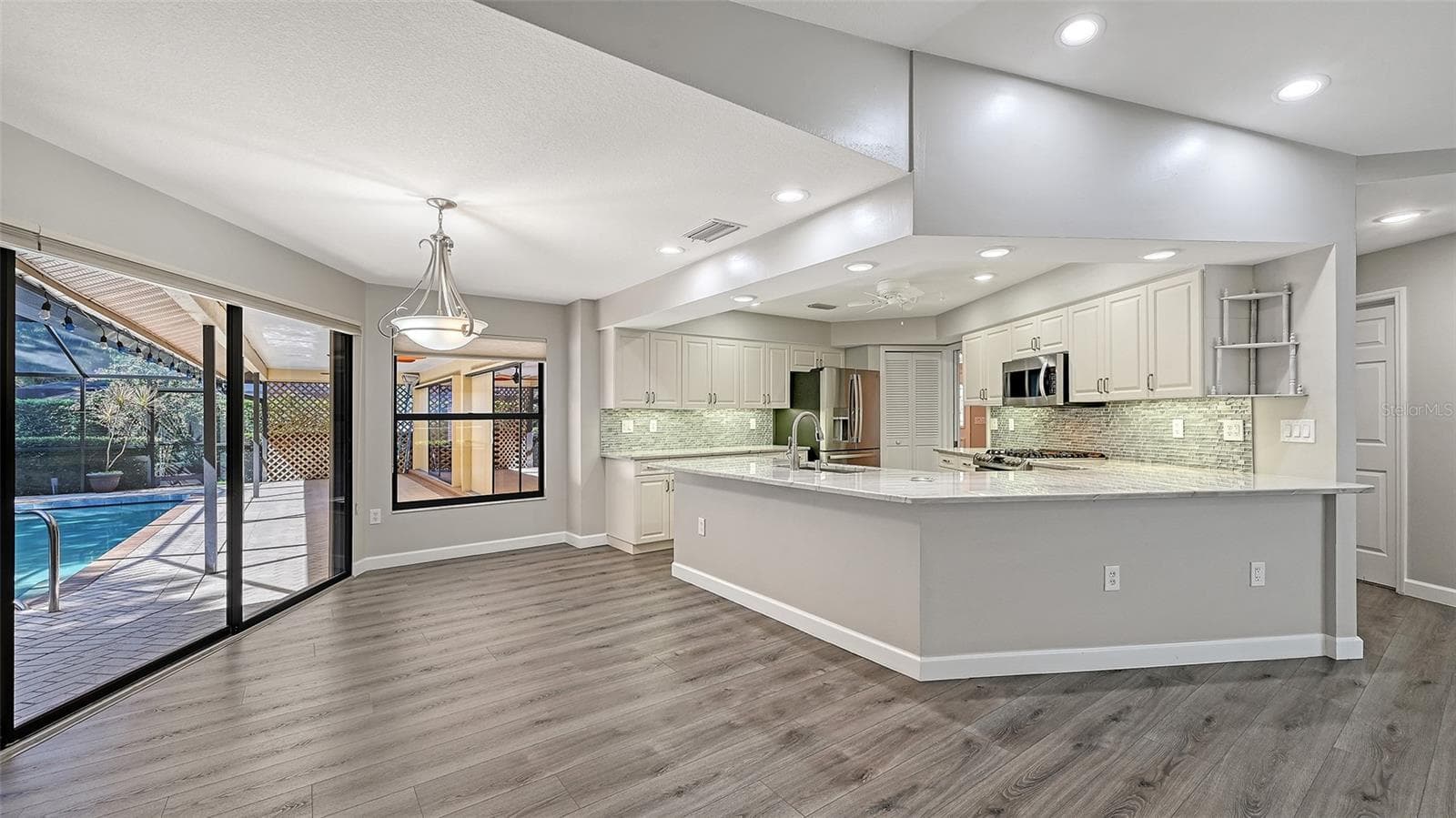 Single Family Residence at 4409 OAK VIEW DR, SARASOTA, photo 24 of 85