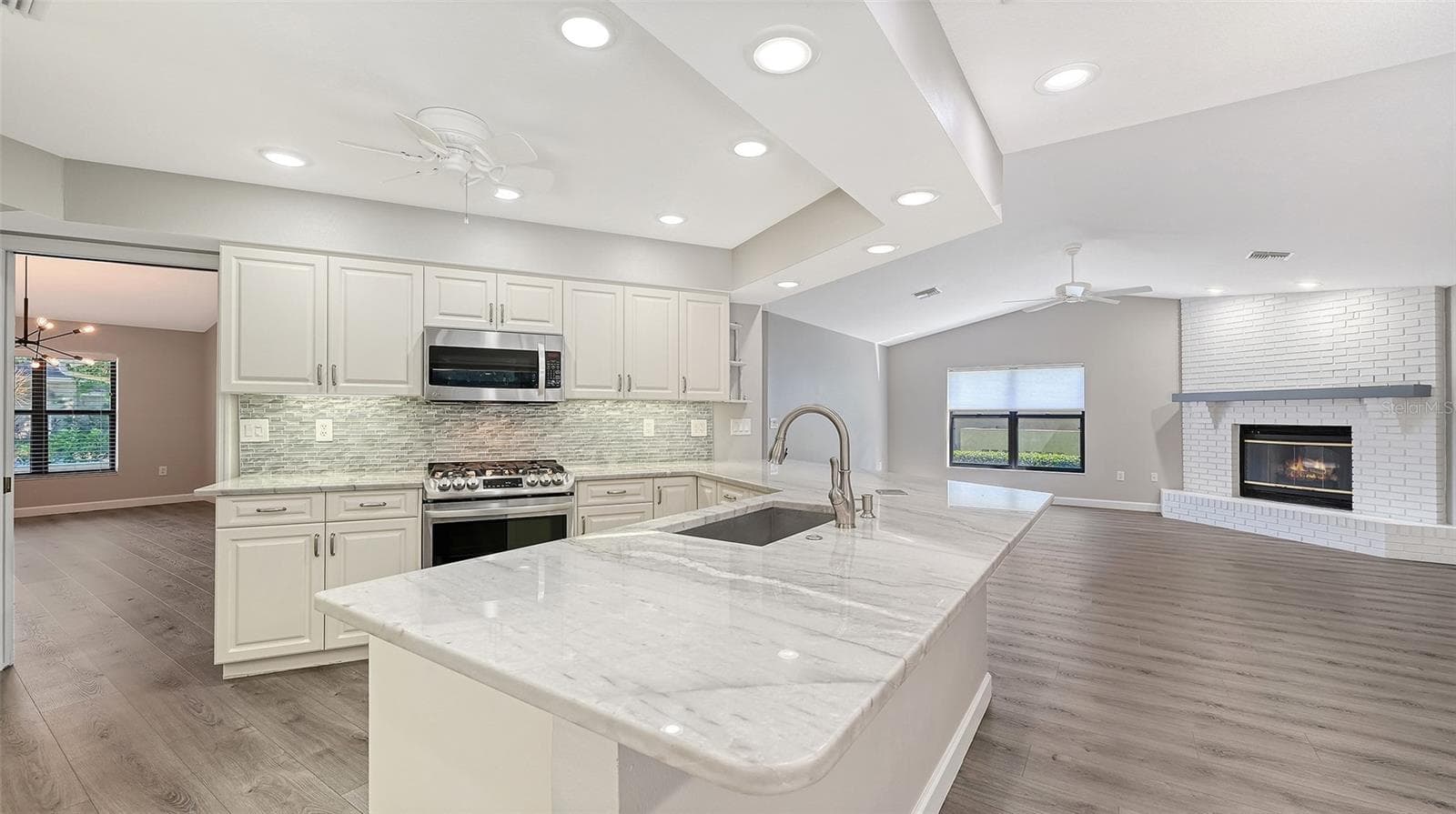 Single Family Residence at 4409 OAK VIEW DR, SARASOTA, photo 26 of 85