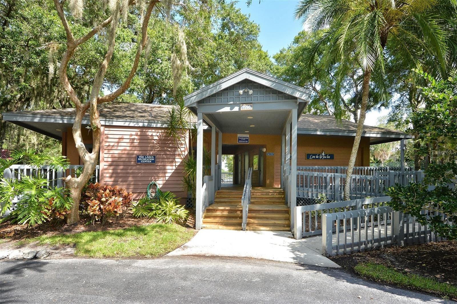 Single Family Residence at 4409 OAK VIEW DR, SARASOTA, photo 67 of 85