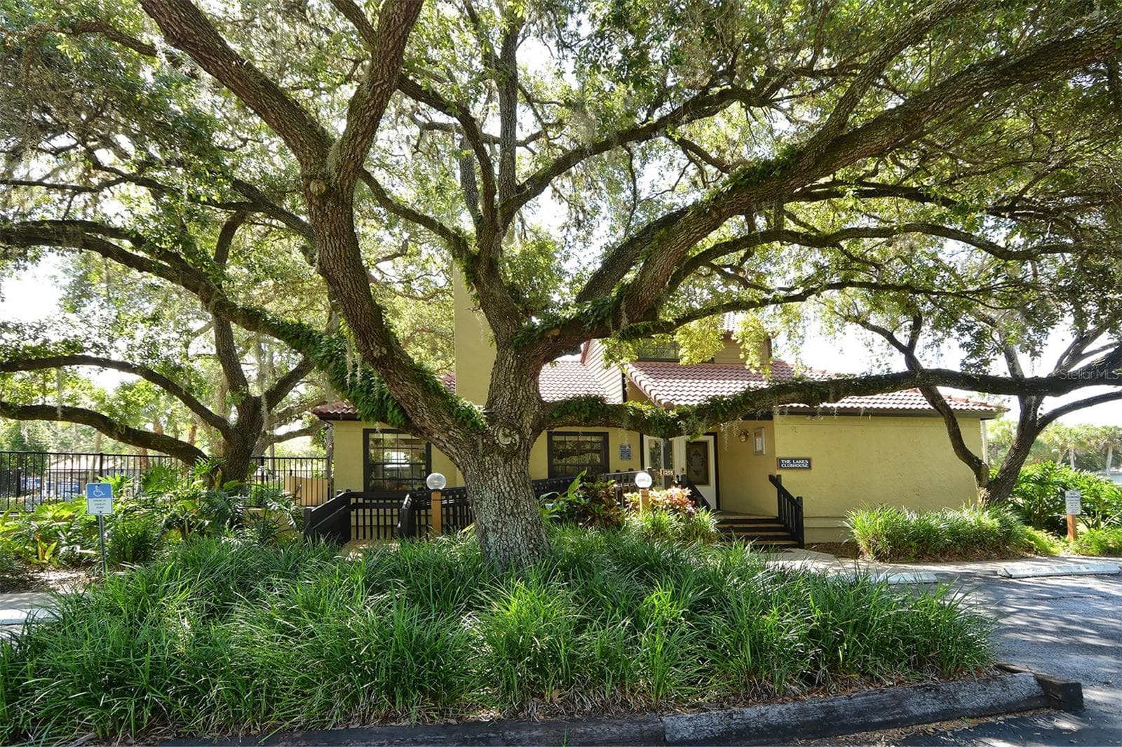 Single Family Residence at 4409 OAK VIEW DR, SARASOTA, photo 80 of 85