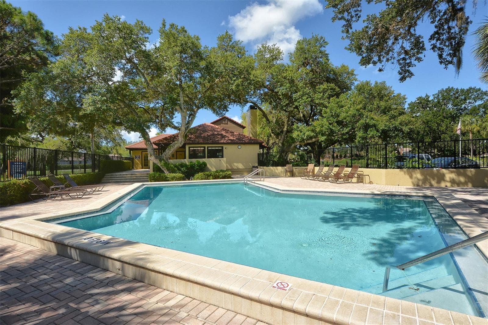 Single Family Residence at 4409 OAK VIEW DR, SARASOTA, photo 83 of 85