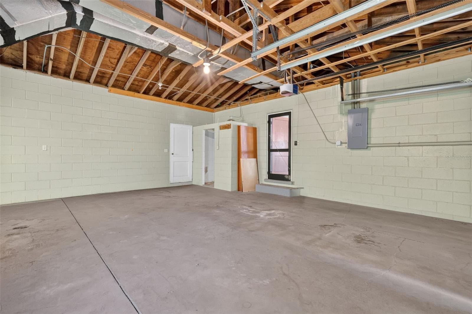2 car oversized garage - 519 HUEY ST, WILDWOOD