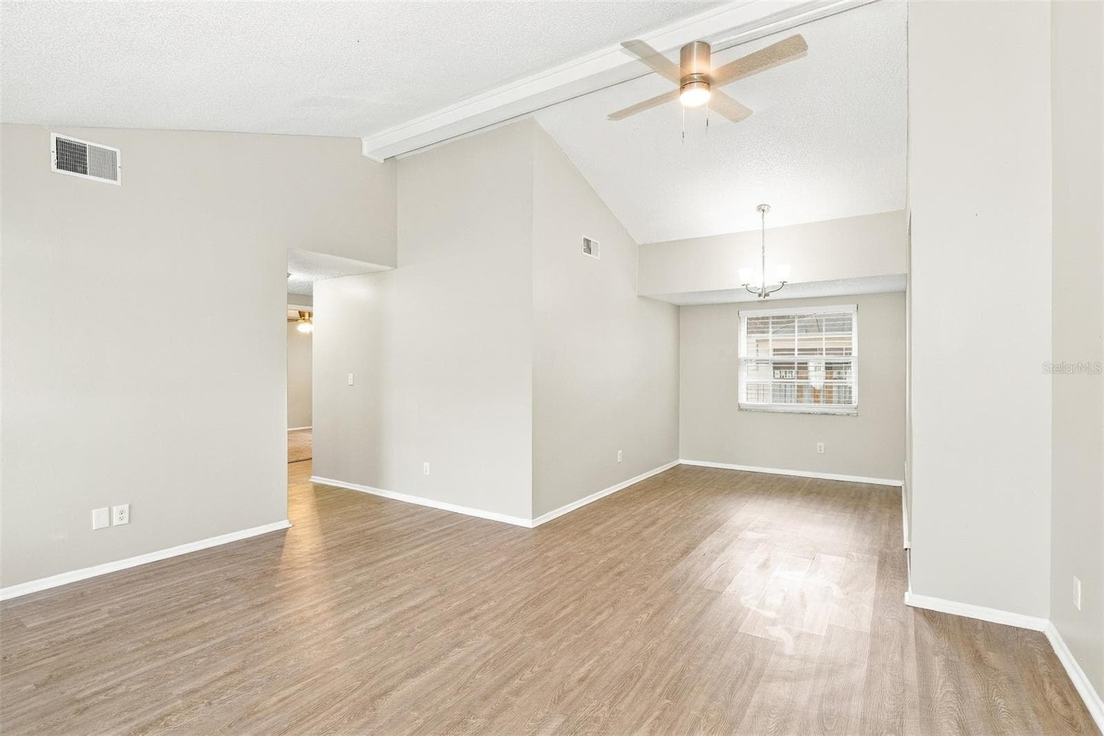 Single Family Residence at 10102 HICKORY HOLLOW CT, TAMPA, photo 4 of 21