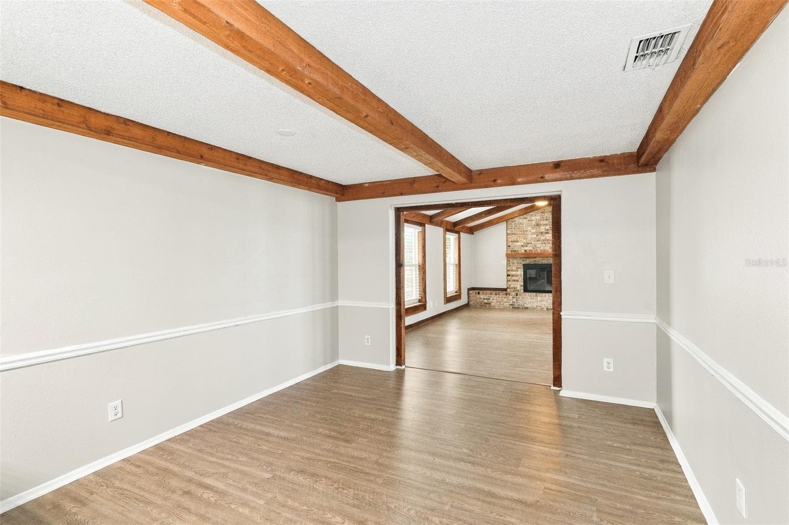 Single Family Residence at 10102 HICKORY HOLLOW CT, TAMPA, photo 5 of 21