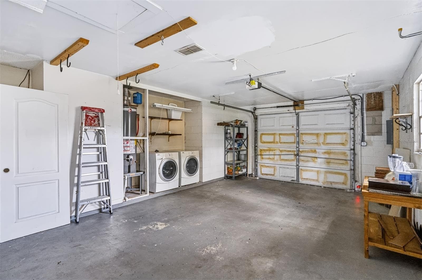Oversized garage w/ laundry - 135 CORTEZ CT, WINTER SPRINGS