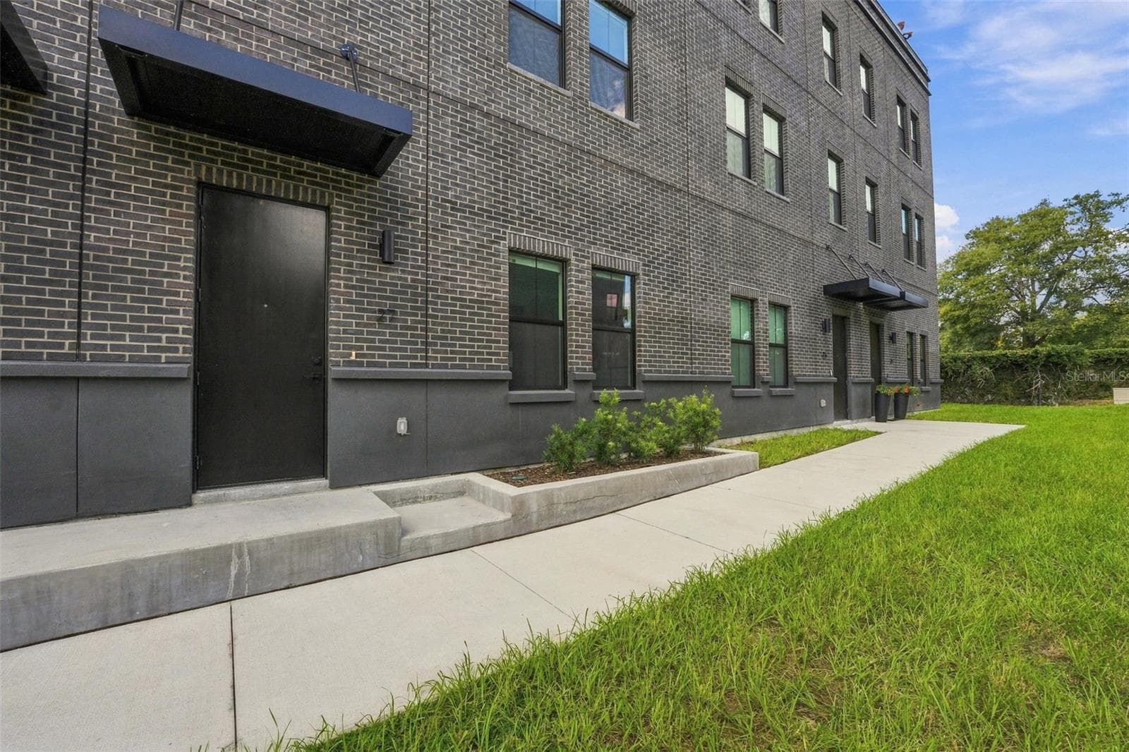 Townhouse at 1218 E KAY ST #27, TAMPA, photo 3 of 47