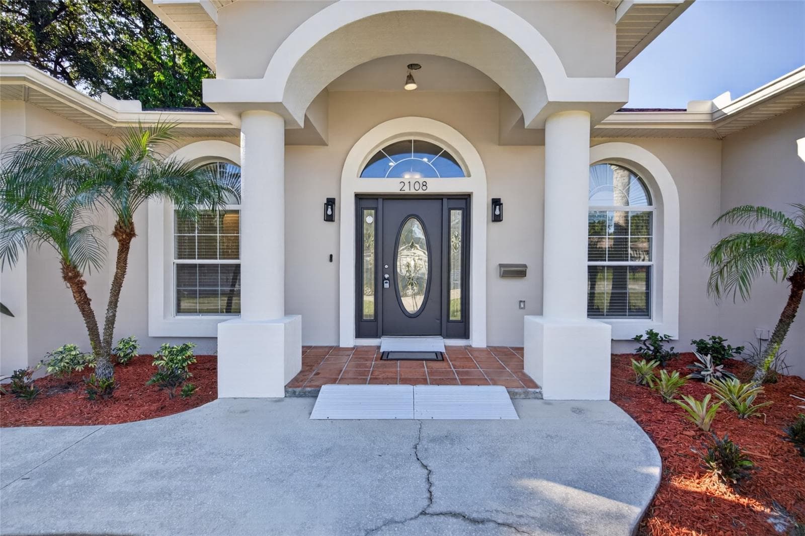 Single Family Residence at 2108 W CORDELIA ST, TAMPA, photo 5 of 60