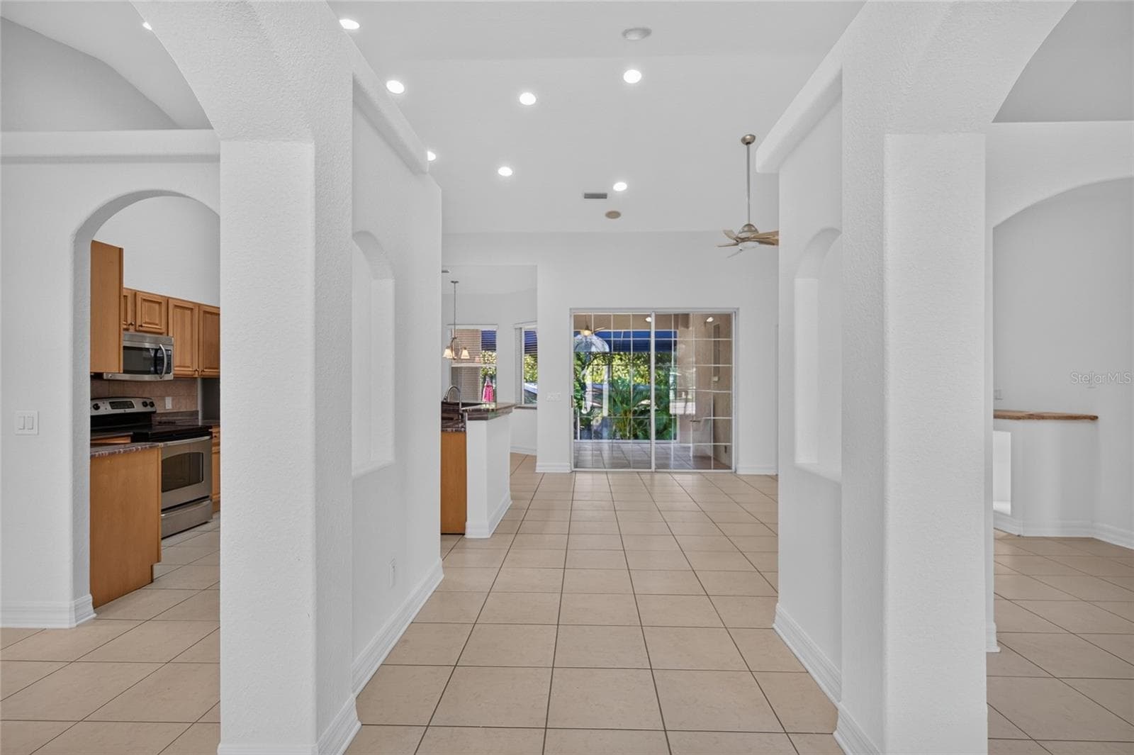Single Family Residence at 2108 W CORDELIA ST, TAMPA, photo 6 of 60
