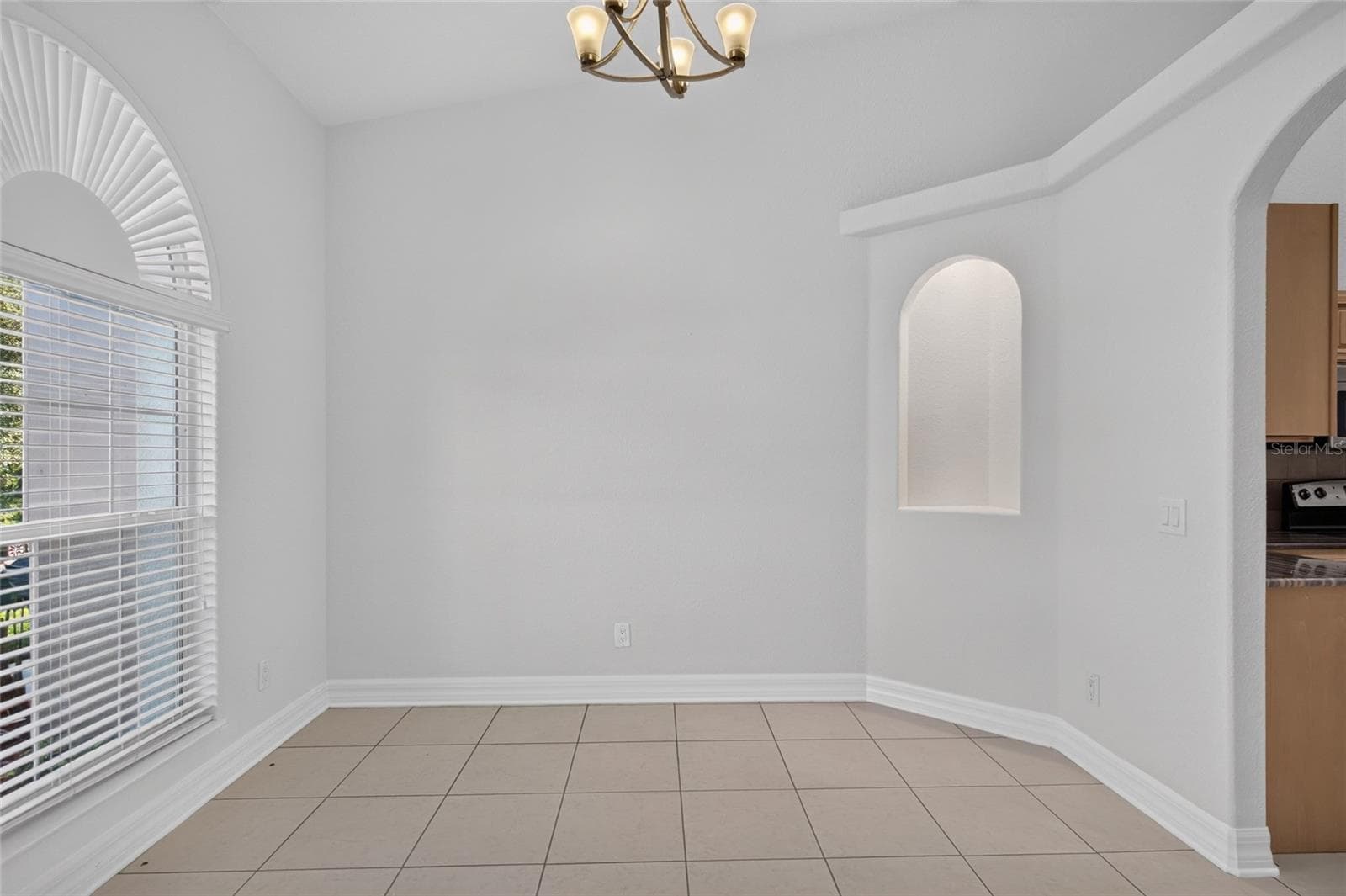 Single Family Residence at 2108 W CORDELIA ST, TAMPA, photo 8 of 60