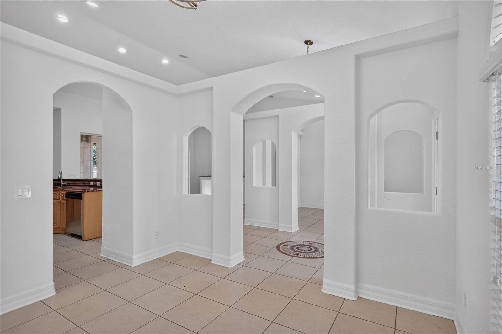 Single Family Residence at 2108 W CORDELIA ST, TAMPA, photo 9 of 60