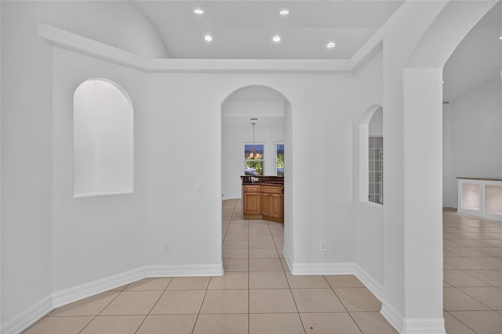 Single Family Residence at 2108 W CORDELIA ST, TAMPA, photo 10 of 60
