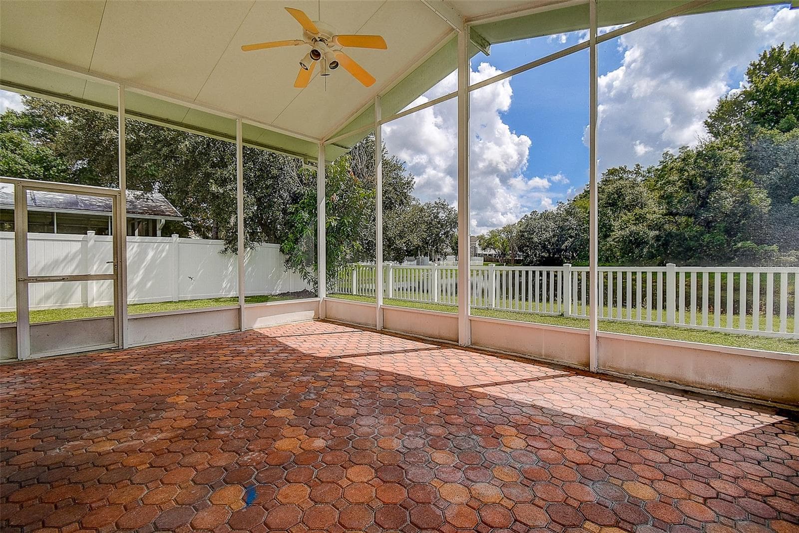 Lanai - 28935 STORMCLOUD PASS, WESLEY CHAPEL