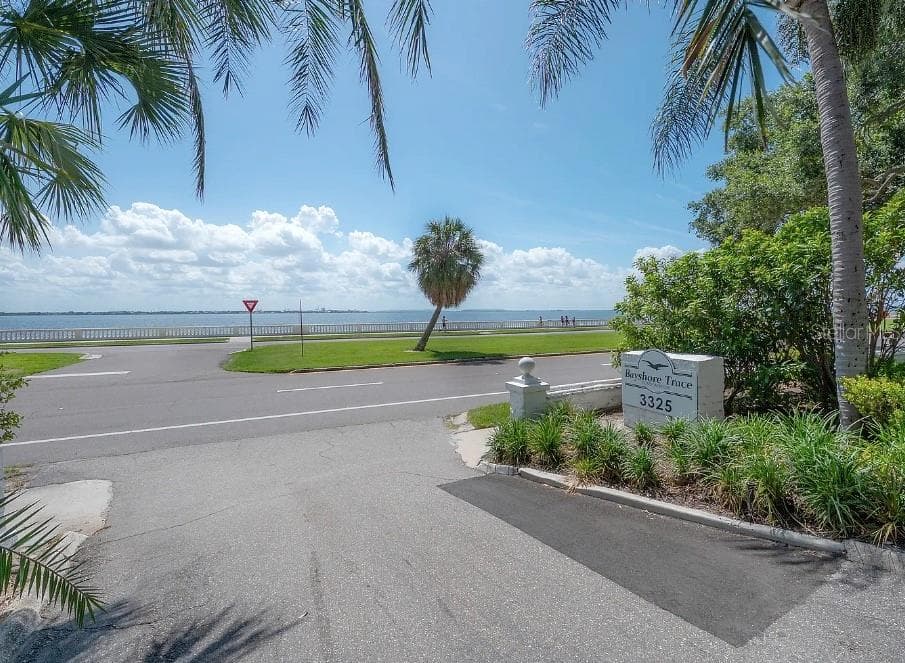 Condominium at 3325 BAYSHORE BLVD #F31, TAMPA, photo 3 of 27